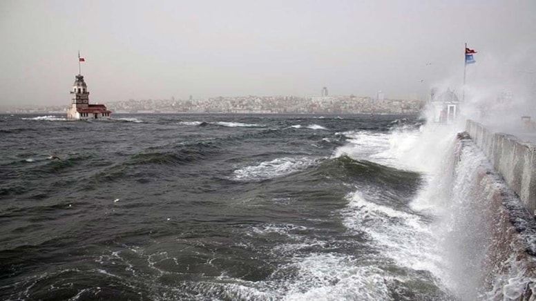 AKOM uyardı: İstanbul'u fırtına vuracak