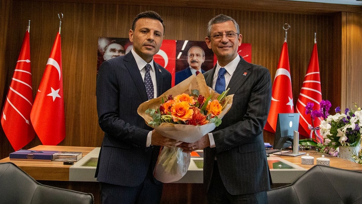 Özgür Özel, CHP İstanbul İl Başkanı Özgür Çelik'i ziyaret etti
