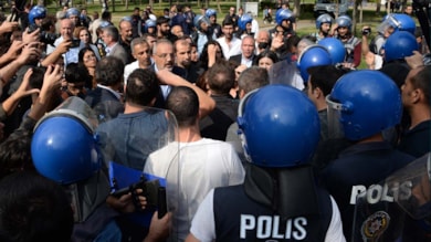 İzinsiz yürüyüş yapan gruba polis müdahale etti: 90 gözaltı
