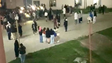 Bartın'da kız öğrenci yurdu önünde asansör eylemi