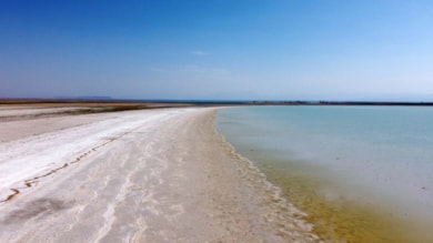 Kuraklık ve bilinçsiz sulama nedeniyle Arin Gölü'nün üçte biri kurudu
