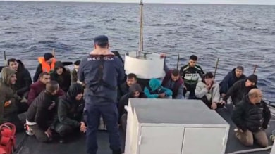 Yunan unsurların geri ittiği 66 kaçak göçmen kurtarıldı