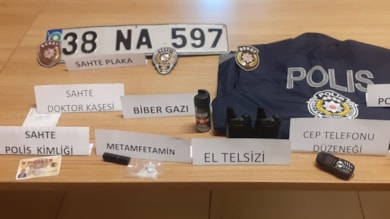 Sahte polis yeleğiyle gezerken bekçilere yakalandılar