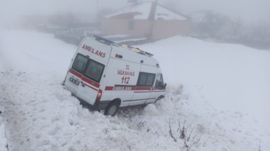 Bingöl'de ambulans şarampole düştü: 6 yaralı