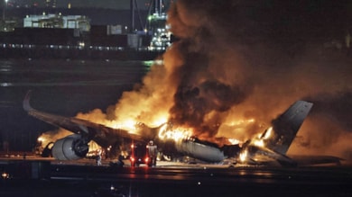 Tokyo'daki Haneda Havalimanı'nda kaza: Uçaklar alev aldı!