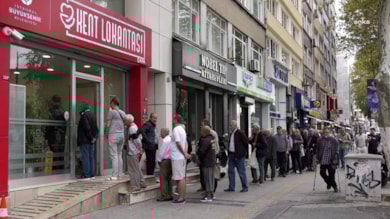 Kent Lokantaları'nda kuyruk uzadıkça uzuyor