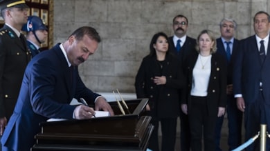 Yeni parti kuran Ağıralioğlu'ndan Anıtkabir defterine dikkat çeken not