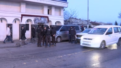 Restoran sahibine motosikletlilerden kurşun yağmuru