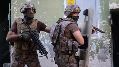 İstanbul'da suç örgütüne operasyon: 40 gözaltı