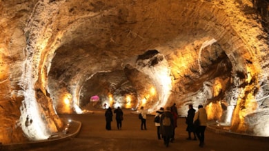 Turistlerin yeni rotası: Yer altındaki tuz mağaraları