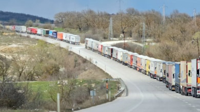 Bulgaristan, kontrolleri sıklaştırdı; Hamzabeyli'de 20 kilometre TIR kuyruğu oluştu