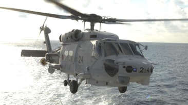 Japonya'da iki askeri helikopter eğitim sırasında düştü