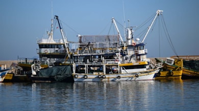 Tekneler av yasağıyla birlikte limanlara demir attı