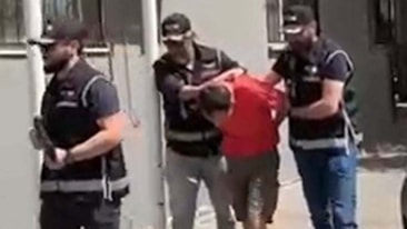 Mavi bültenle aranan Rus dolandırıcılık şüphelisi İzmir'de yakalandı