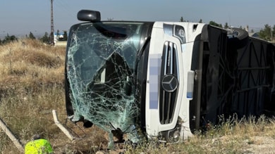 Şanlıurfa'da yolcu otobüsü devrildi, 5 kişi yaralandı