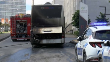 Sakarya'dan Edirne'ye giden tur otobüsü alev alev yandı