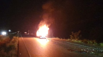 TIR'a çarpan otomobil yandı: Sürücü öldü