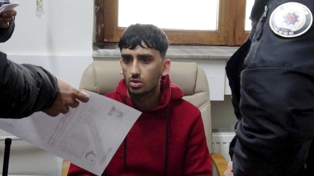 Afgan kaçaktan bin liraya Photoshop'lu izin belgesi