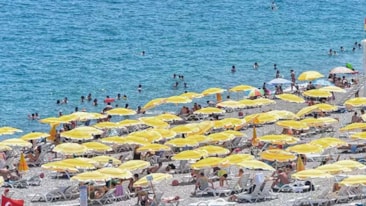 Antalya'nın havası da denizi de sıcak