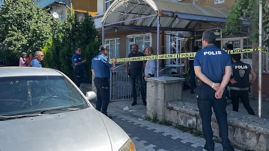 Evinde tabancayla başından vuruldu