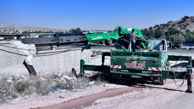 Üzerine vinç düşen işçi hayatını kaybetti