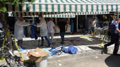 Yarı çıplak halde balkondan düşüp, öldü