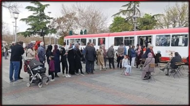 Yeni Türkiye’de 5 liralık simit kuyruğu!