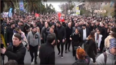 On binlerce kişi İmamoğlu'na destek için Saraçhane'de!