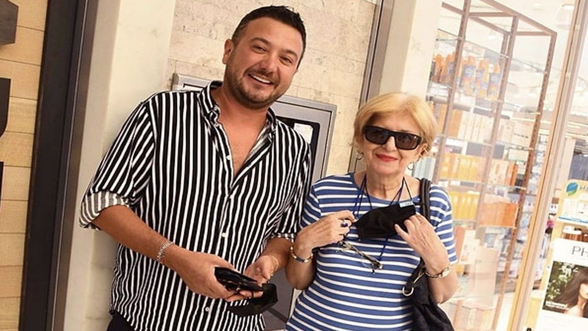Ünlü oyuncunun annesine demans teşhisi konuldu