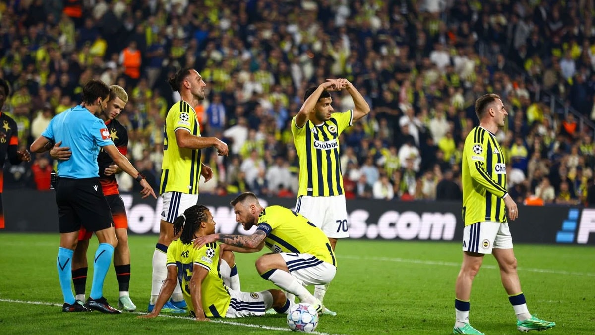 İsmail Kartal'ı yıkan haber! Fenerbahçe'den Asensio ve Ake için sakatlık açıklaması