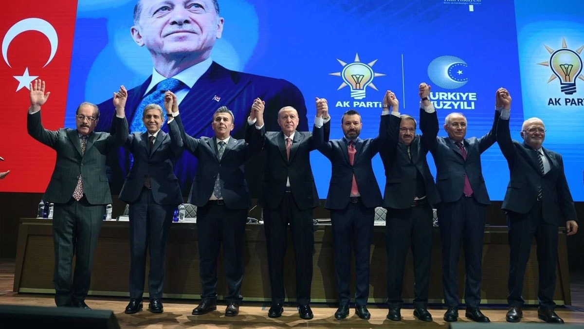 Ankara'da transfer hareketliliği! AKP’ye katılacağı öne sürülen 8 isim