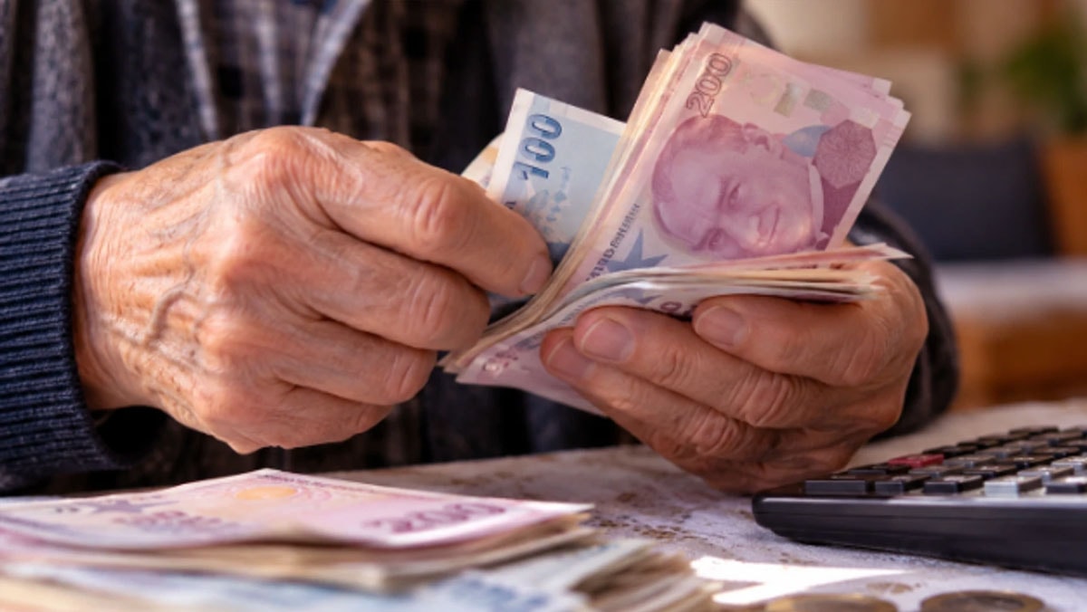 Milyonlarca emekli bu rakamları bekliyor! Ocak zammında 5 ayrı hesap