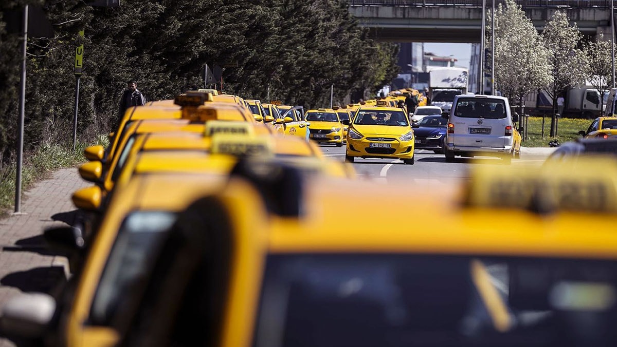 Ukrayna vurdu, İstanbul'daki taksiciler mağdur oldu!