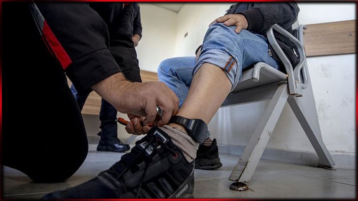 Akran zorbalığına elektronik kelepçe