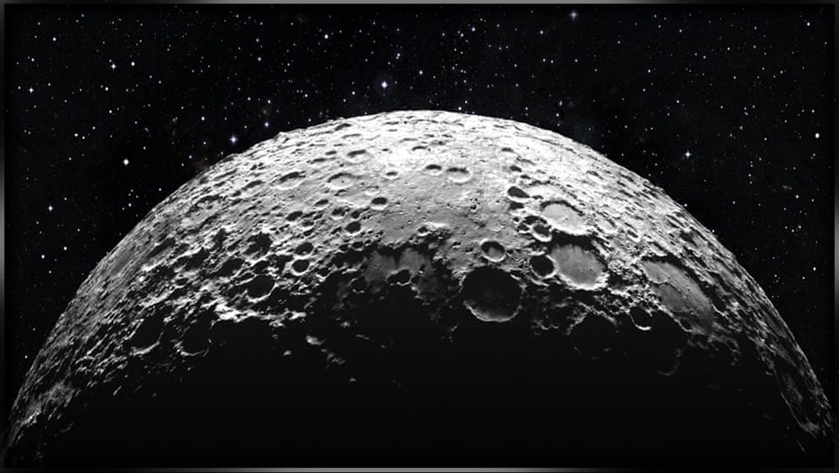 Ay'ın renginin gri olmadığı keşfedildi