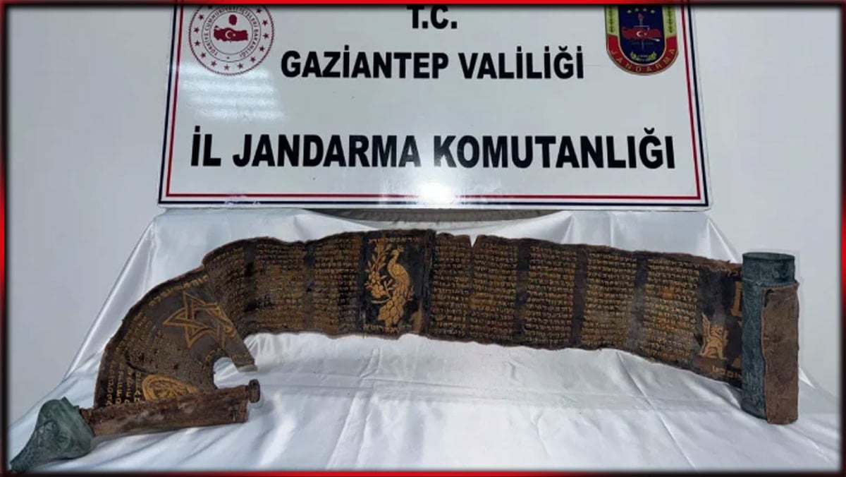 Gaziantep'te piton derisinden altın yazmalı kitap bulundu