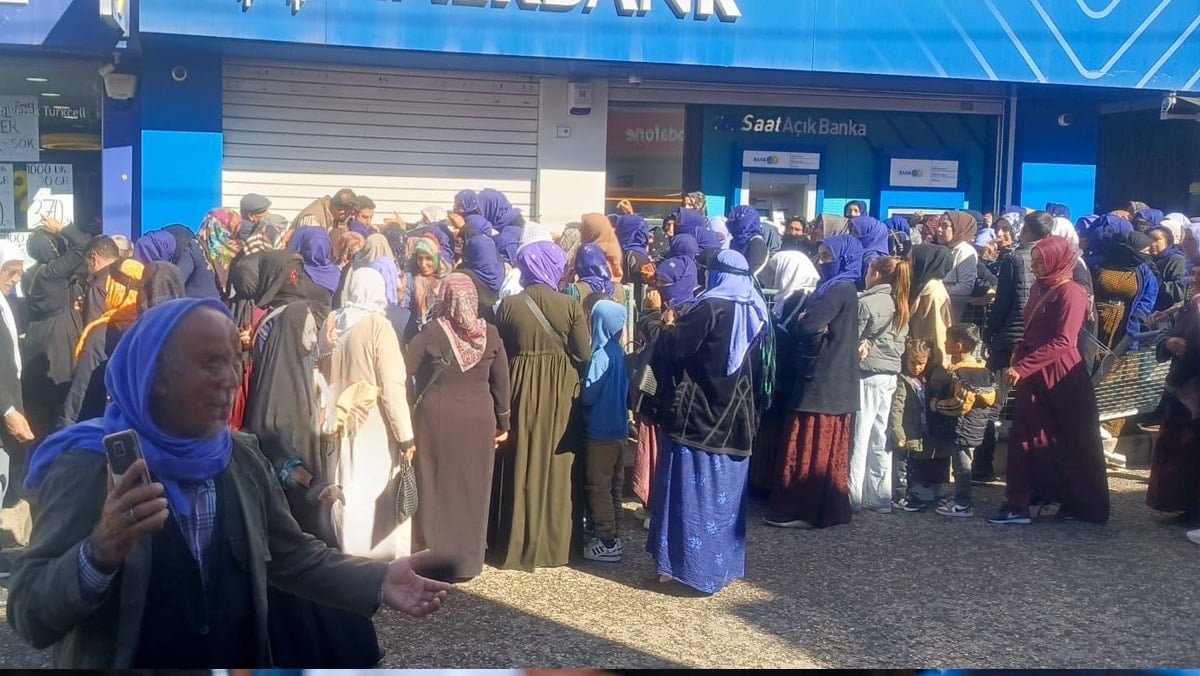 Yoksullukta şahlandık