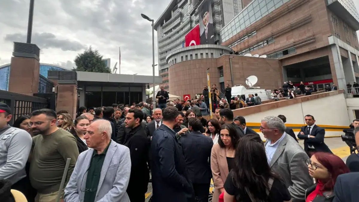 CHP Genel Merkezi’ne icra memurları gidiyor: 'Binayı boşaltın' kağıdı verilecek..