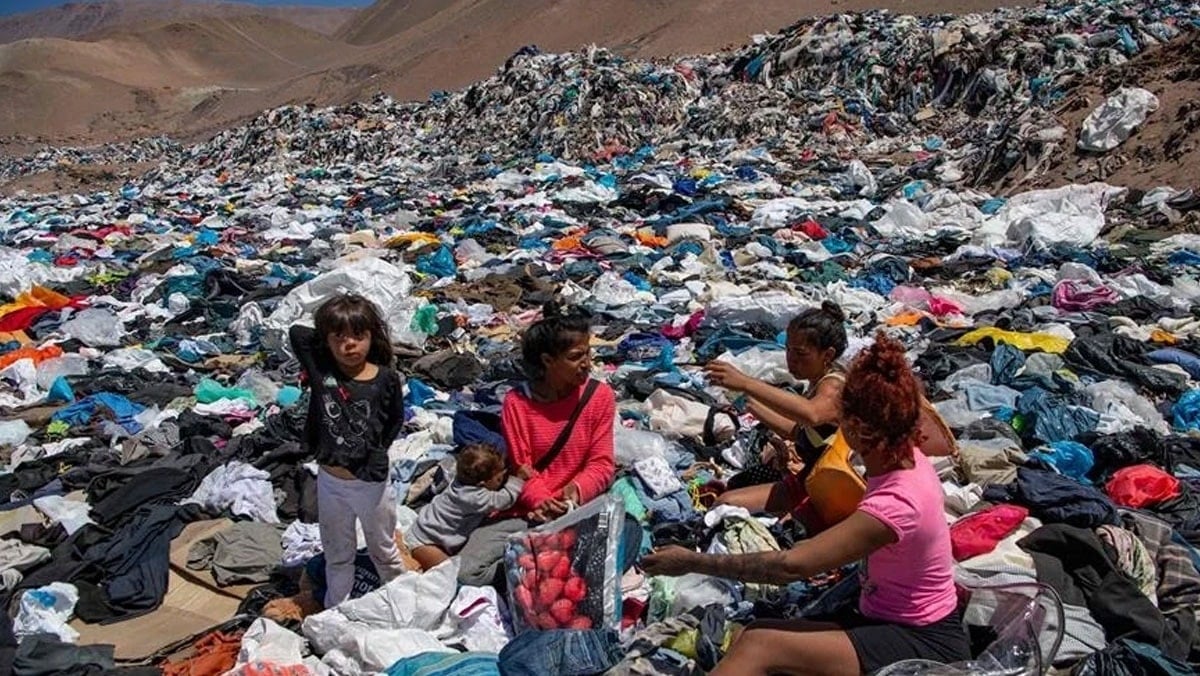 39 bin ton kıyafet çöle döküldü! Gerçek ortaya çıkınca öfke büyüdü