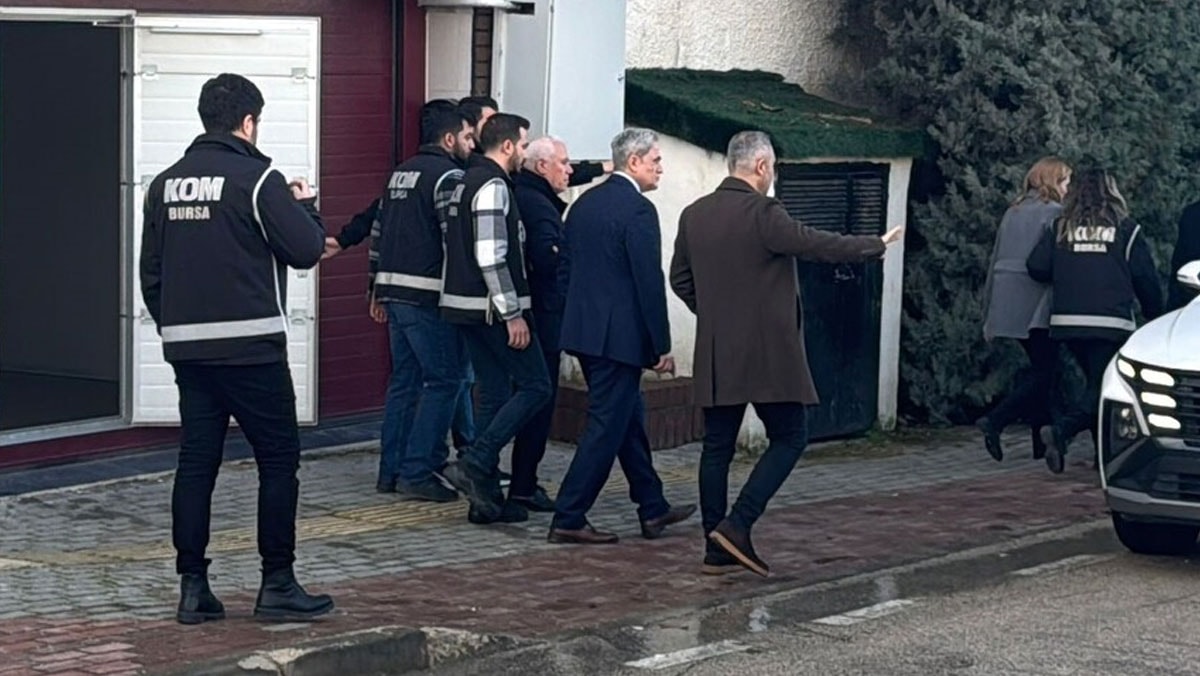 CHP'li Mustafa Bozbey'e 402 yıl, Turgay Erdem'e 94