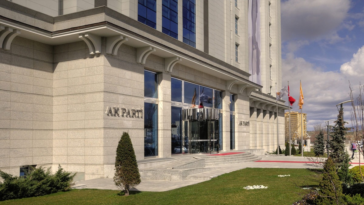 AKP'li dört il başkanı görevden alındı
