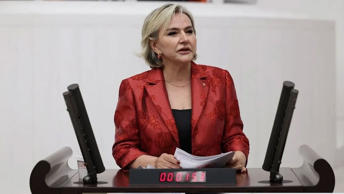3 yılda 3 parti! İmamoğlu için pankart açan CHP'li Özdemir AKP'ye katılıyor