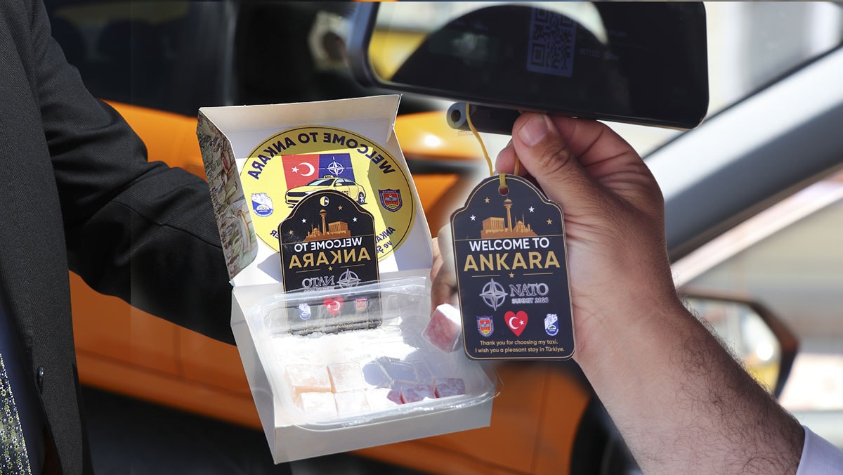 Taksicilere 'NATO' ayarı! Kıyafetlerden araç kokusuna kadar..