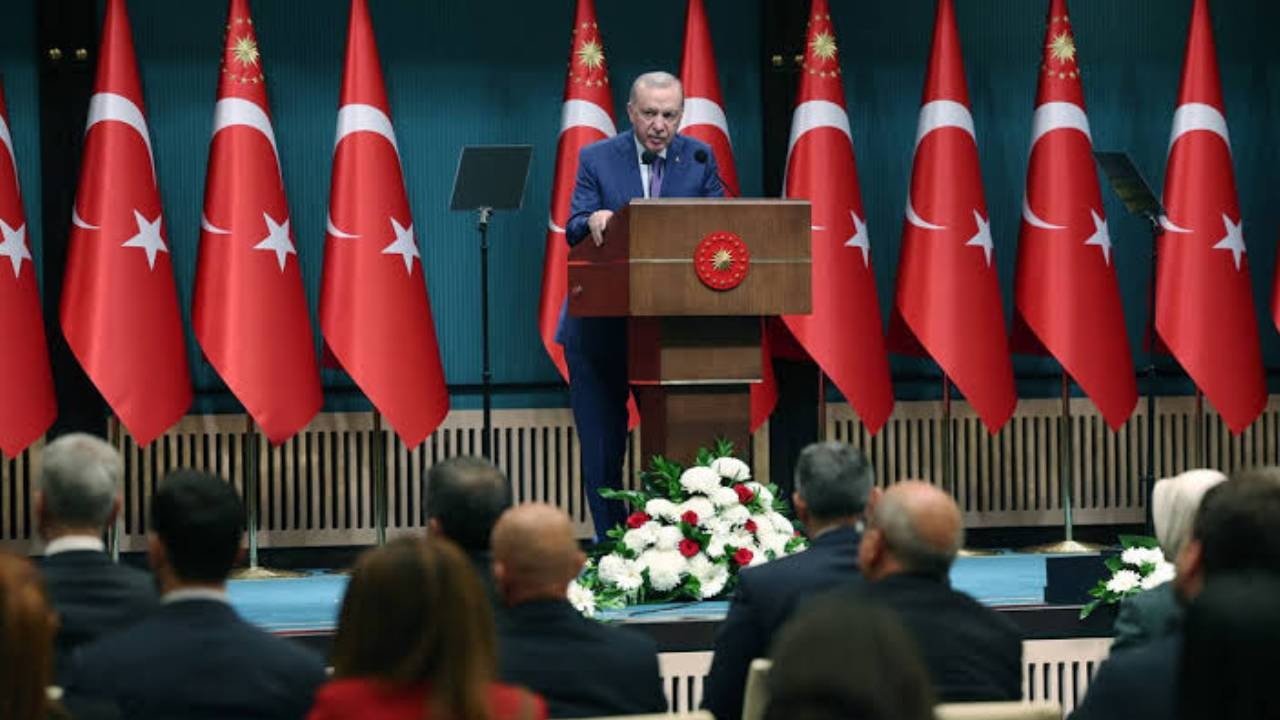 NATO zirvesinden sonra iki bakana yol gözüktü