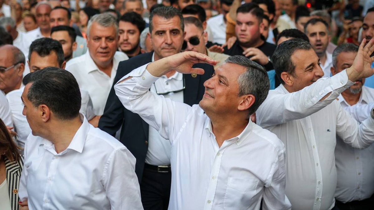 CHP'de kim kaldı, kim gitti? Özel'i destekleyen 91 milletvekilinin isim listesi