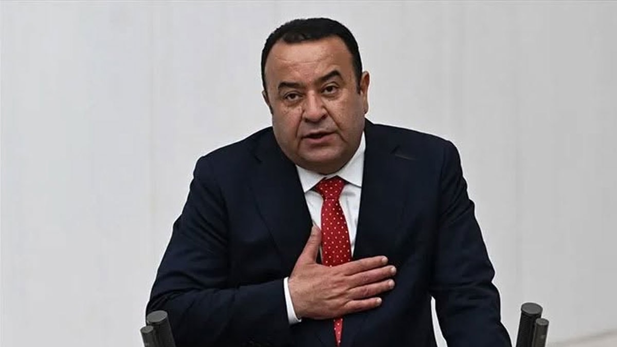 Adnan Beker CHP'den istifa etti