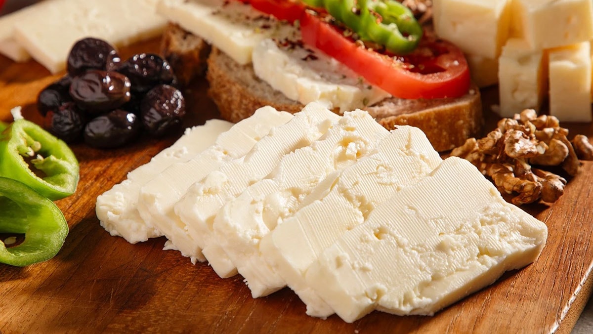 Her markette satılan ünlü peynir markasında listeria alarmı!