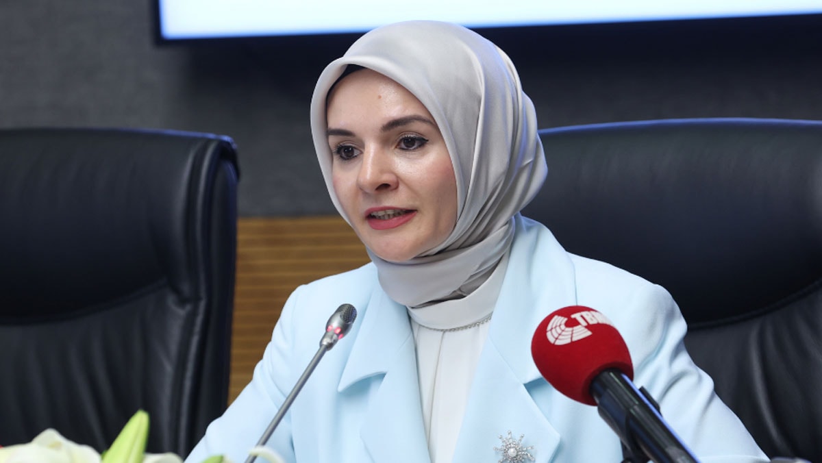 3 yılda 28 ülke gezen bakan dünyanın çevresini 9 kez dolaştı