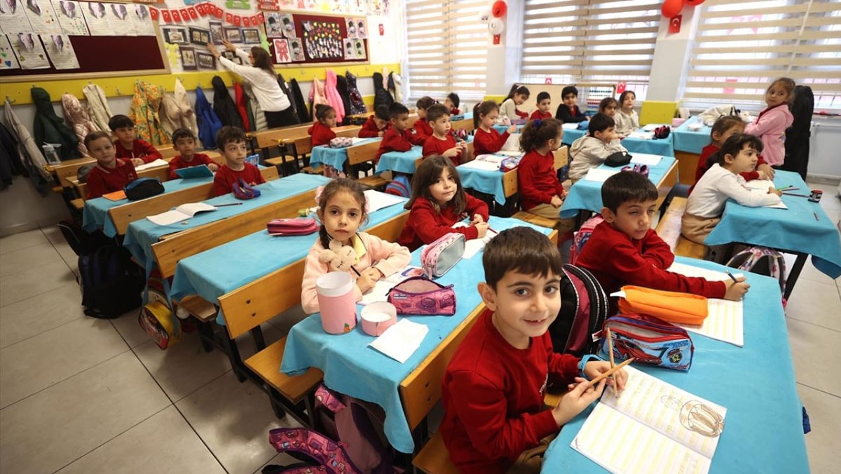 Kız ve erkek öğrencilerin okulları ayrılıyor, Atatükçülük dersi kaldırılıyor!