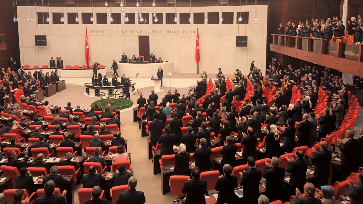 Çerçeve yasa Meclis yolunda! Dönene 5 yıl aktif siyaset yasağı